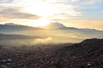 Panorama del Luz Solar Con nubes por la mañana, La Paz Bolivia.
