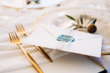 wedding table decorating