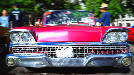 Obraz na płótnie Canvas Front View of an old classic American car. Havana, Cuba