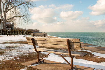 Fototapeta na wymiar bench in the snow