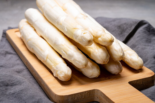 High quality big Dutch white asparagus vegetables ready to cook