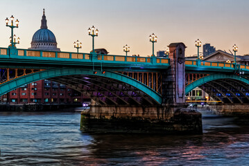 Fototapeta premium Southwark Bridge at Dusk, London, England