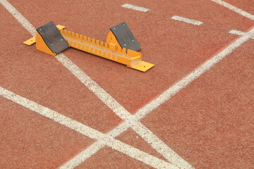 The starting gear is on the plastic track on the playground