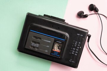 Top view of retro walkman on pink and green background - obrazy, fototapety, plakaty