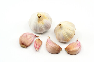 Obraz premium Close up of cloves and bulbs of fresh garlic or 
