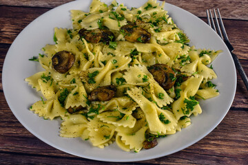farfalle and mushrooms