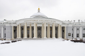 Double semicircular colonnade of polurethane of the 3rd building of the Sklifosovsky Research...