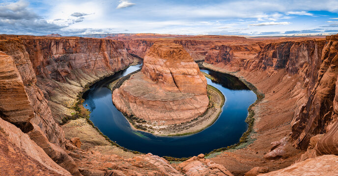 Arizona Horseshoe Bend meander of Colorado River in Glen Canyon