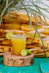 Sugarcane juice, guarapo de caña o jugo de caña de azucar.