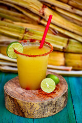 Sugarcane juice, guarapo de caña o jugo de caña de azucar.