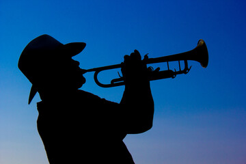 trumpet player silhouette - obrazy, fototapety, plakaty