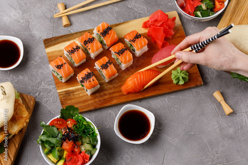 Fototapete Philadelphia Roll With Cucumber And Sushi With Salmon And Tuna Sushi Menu Japanese Food Danil