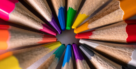 Fototapeta premium color pencils in a circle
