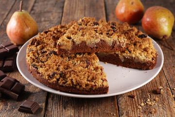 crumble cake with pear and chocolate