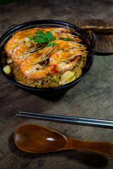 Casseroled prawns with vermicelli in clay pot