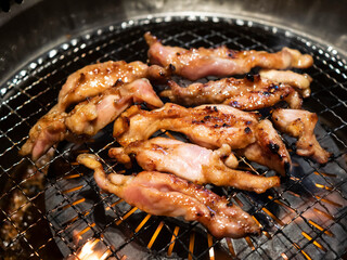 ロースターで焼くジューシーな鶏肉【せせり】