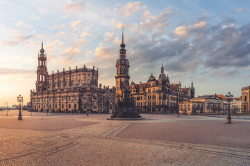 Dresden Frauenkirche Abendhimmel Sonnenaufgang Theaterplatz Zwinger kronentor Elbe Schlossplatz...