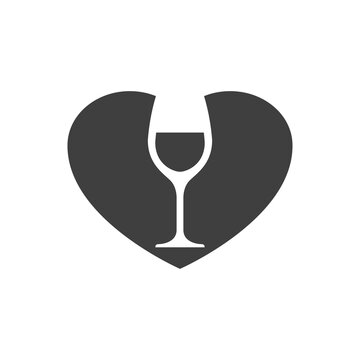 recommend clip art: Logotipo con silueta de copa de vino dentro de corazón en color gris