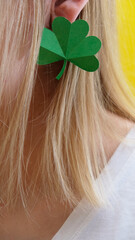 Naklejka premium Clover is like a girl's earring. The concept for St. Patrick's Day.