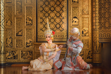 Obraz premium Khon is traditional dance drama art of Thai classical masked.Art culture Thailand Dancing in masked khon in literature Ramayana,Thailand.