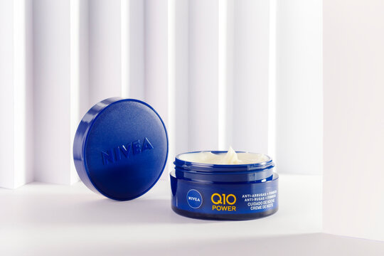 Bottle of anti-wrinkle cream with Q10 from the Nivea brand with the label with texts in Spanish and Portuguese. Hydration and skin care. Anti-aging treatment. White background with copy space