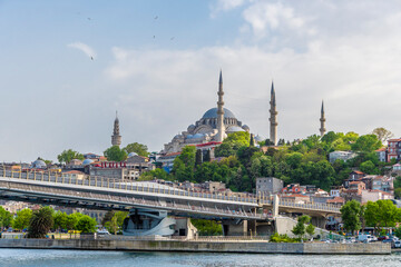 Obraz premium Suleymaniye Mosque view from Halic in Istanbul