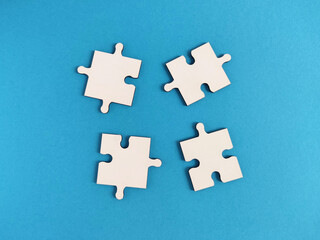 Obraz premium White puzzle pieces on blue background