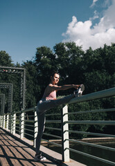 Obraz na płótnie Canvas Young fitness woman runner