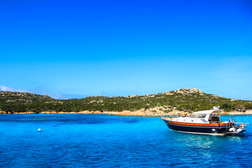 Fototapeta na wymiar photo of a boat anchored in the mediterranean sea near a beach 