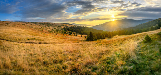 Fototapeta na wymiar Beautiful landscape in the mountains at sunrise. Sun light and mountain sky