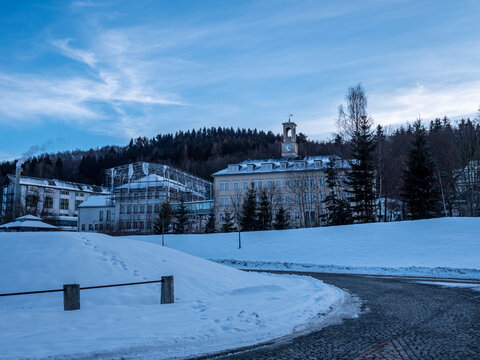 Therme Warmbad in Wolkenstein Sachsen im Winter