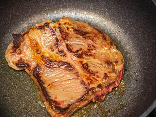 調理中のステーキ