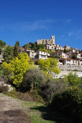 Fototapeta premium Village médiéval de Eus dans les Pyrénées orientales catalane en sud de France