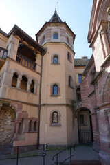 Fototapeta na wymiar Eguisheim village d'Alsace le château