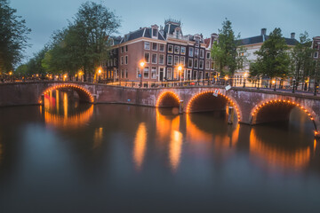 Obraz premium A quiet evening on the Emperor's Canal (Keizersgracht) in the Dutch capital Amsterdam.