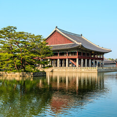 Fototapeta na wymiar Gyeonghoeru Pavilion located on a peaceful pond, Gyeongbokgung Palace, Seoul. Traditional korean architecture.