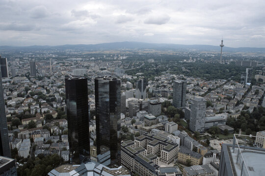 Blick vom Hochhaus Main-Tower ueber die Stadt Frankfurt am Main