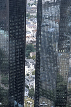 Blick vom Hochhaus Main-Tower in Frankfurt am Main zwischen den