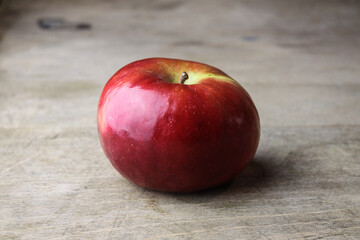 red apple on wooden table
