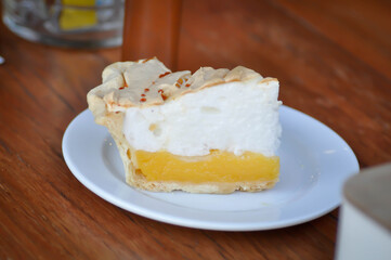 lemon cake or lemon meringue cake, lemon meringue tart