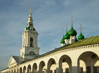 Red rows (Gostinyi dvor) and church of Savior at Rows in Kostroma. Russia