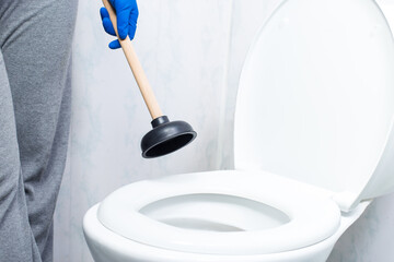 Clean clogged toilet. Suction cup in hand. Ventuz cleaning stuck .