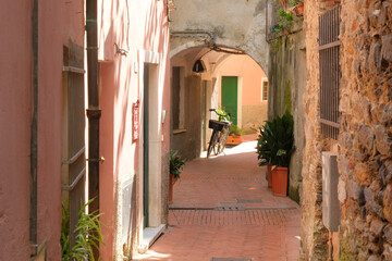 Il centro storico della cittadina di Ameglia in provincia di La Spezia, Liguria, Italia.