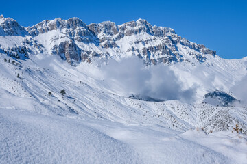 Fototapeta na wymiar peaks of snowy mountains, magnificent winter views and natural wonders
