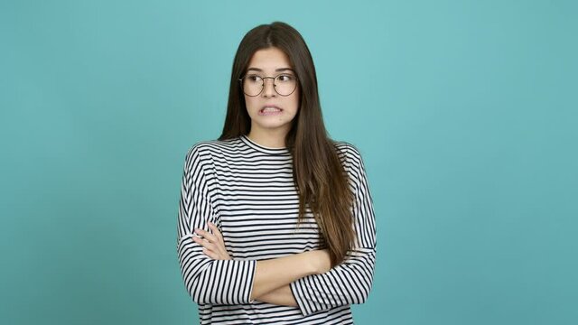 Teenager Brazilian girl with glasses having doubts over isolated background