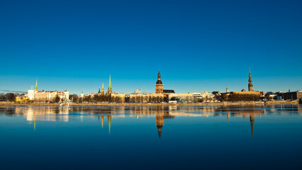 Obraz premium riga. in the photo, a panorama of the city against the blue sky