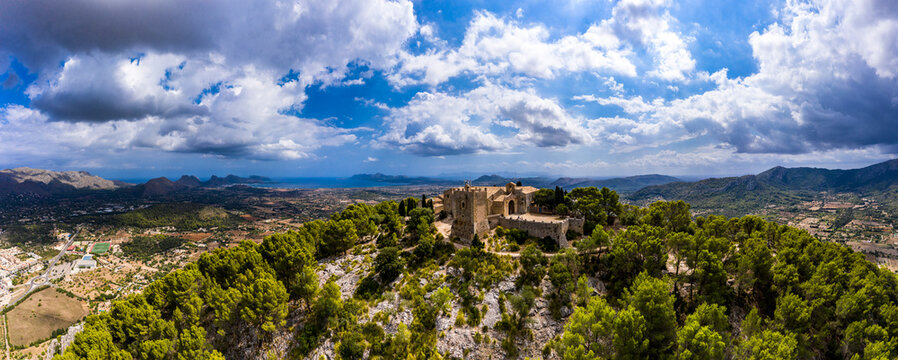 Spain, Balearic Islands, Majorca, Pollena, Town and&not;&dagger;Santuario&not;&dagger;del&not;&dagger;Puig&not;&dagger;de&not;&dagger;Maria, aerial view