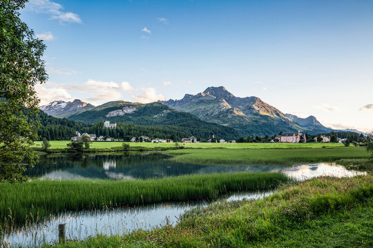 Switzerland, Canton of Grisons, Sils im Engadin, Shore of Lake Sils with mountain village in background