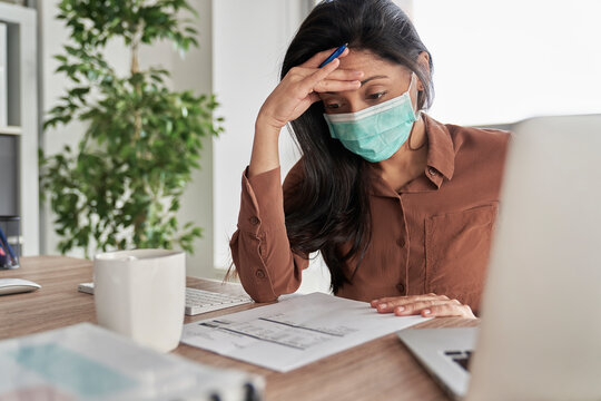 Worried woman about sales results during a pandemic, Poland, podkarpackie, D&fnof;&ocirc;bica