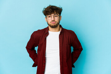 Obraz premium Young arab man on blue background sad, serious face, feeling miserable and displeased.